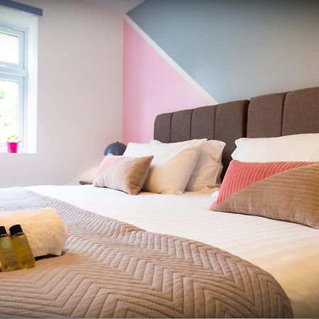 The 'Pinky' - Beautiful 1 Bed Apartment In Hatfield - Free Parking - Near Uni & Business Park - Big Savings On Long Stays Eksteriør bilde