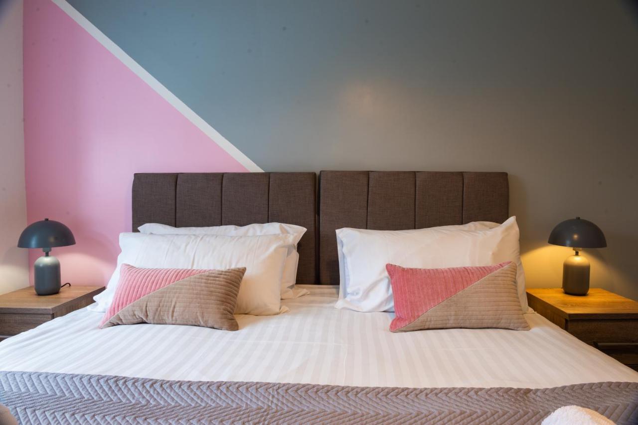 The 'Pinky' - Beautiful 1 Bed Apartment In Hatfield - Free Parking - Near Uni & Business Park - Big Savings On Long Stays Eksteriør bilde