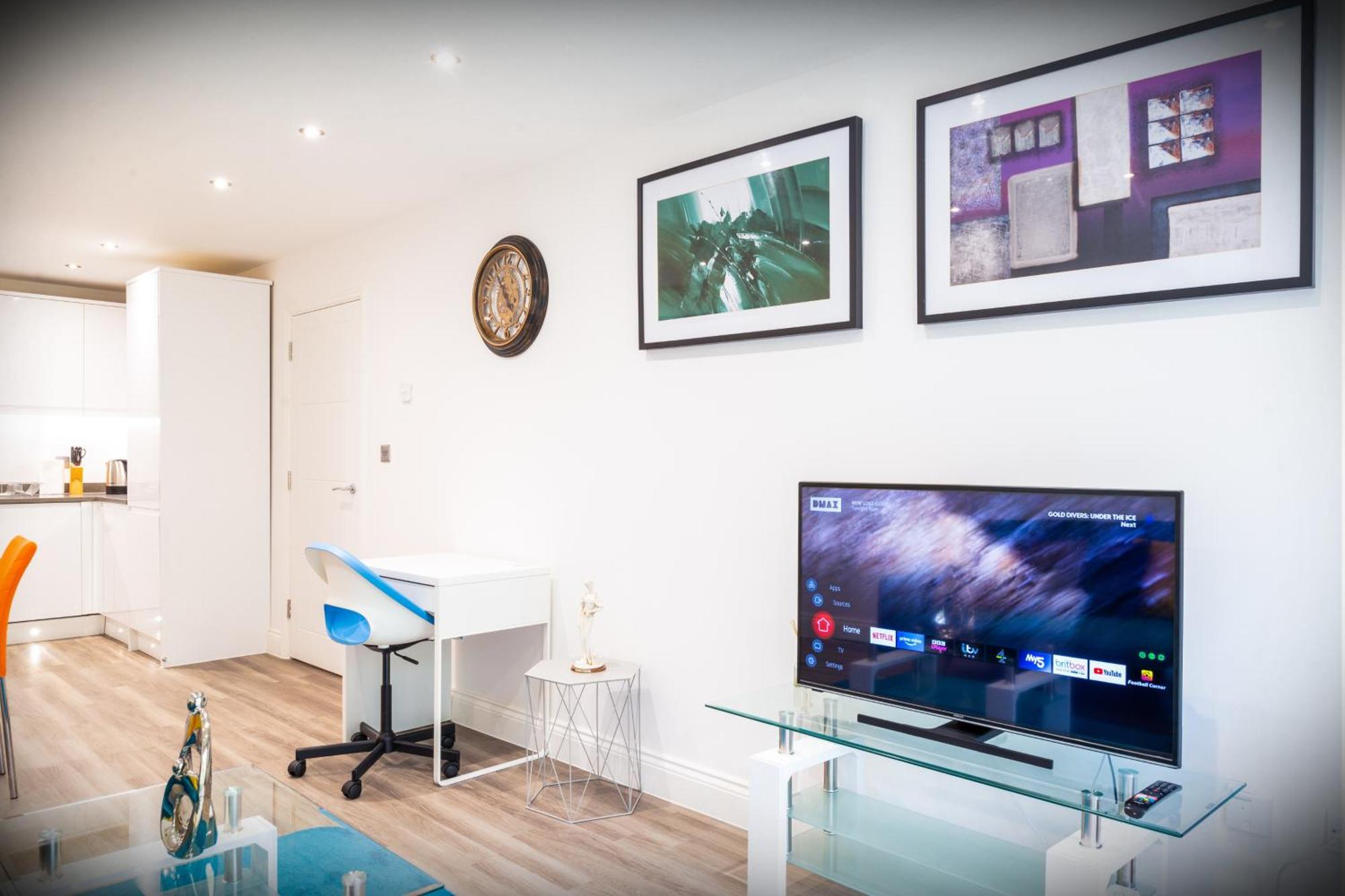 The 'Pinky' - Beautiful 1 Bed Apartment In Hatfield - Free Parking - Near Uni & Business Park - Big Savings On Long Stays Eksteriør bilde